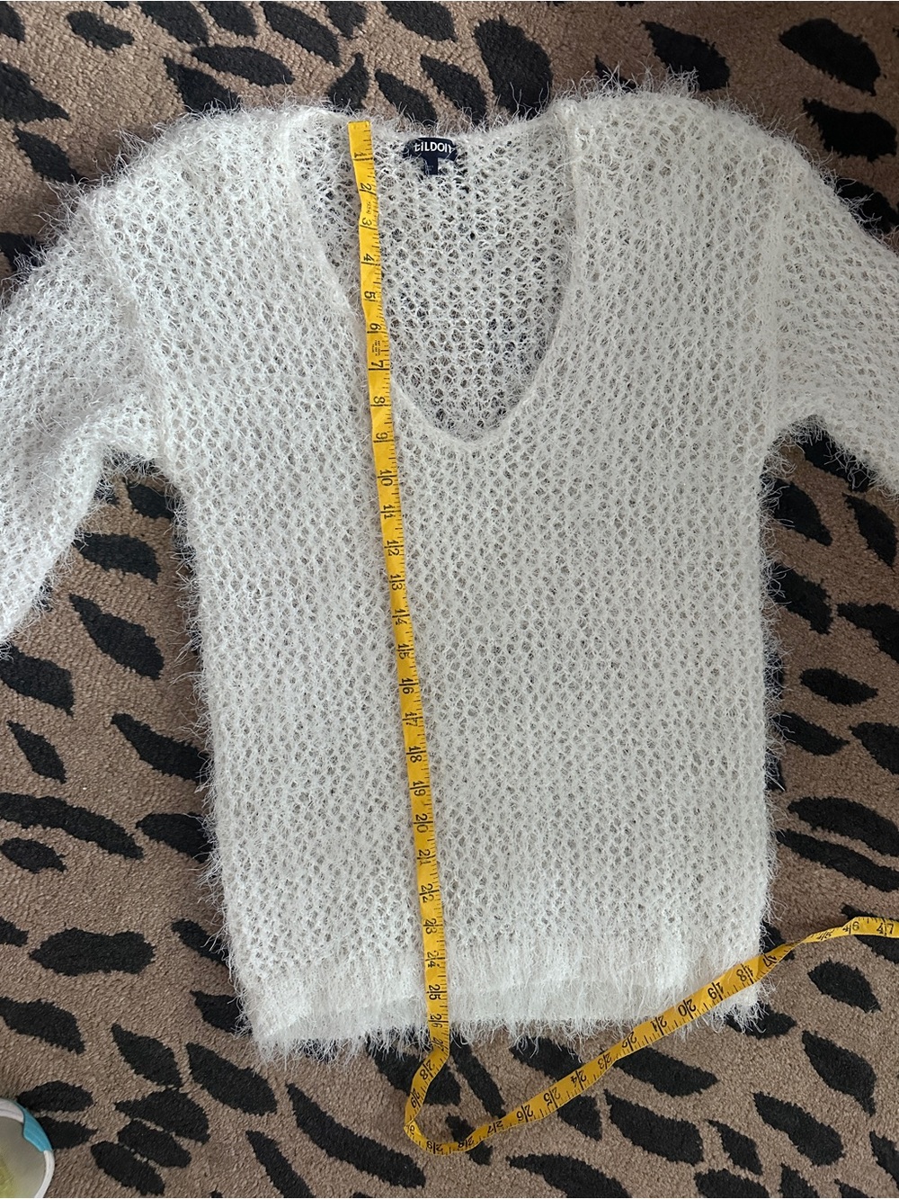 Nordstroms Tilden Fuzzy Eyelash White Opal V-Neck Sweater - NWT - Size S - Picture 8 of 9